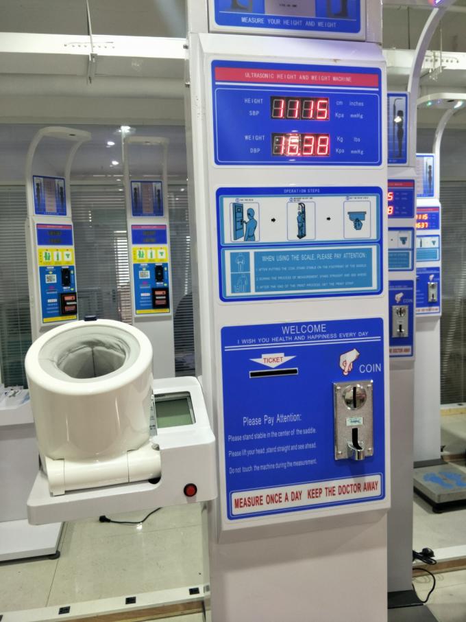 Digitale hoogtegewicht muntstuk in werking gestelde het wegen schaal met bloeddrukmachine